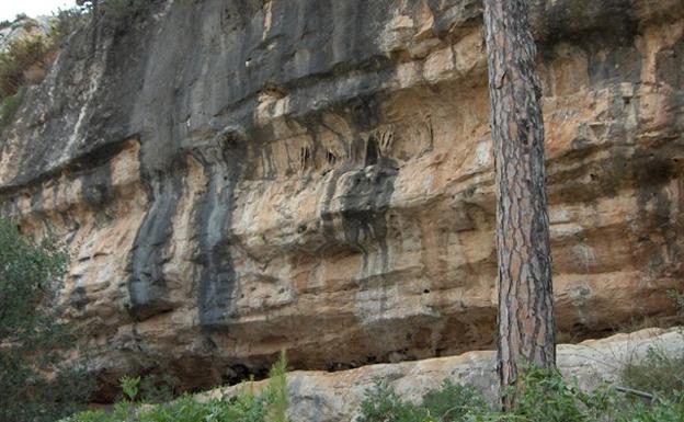 Las pinturas rupestres de l'Abric Lambert de Cullera serán accesibles al público