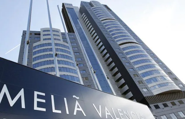 Hotel Meliá Valencia Palacio de Congresos, inaugurado en 2007 bajo la enseña del Grupo Hilton. 