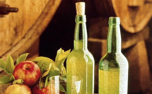 La sidra se elabora a partir de la fermentación del jugo de manzanas