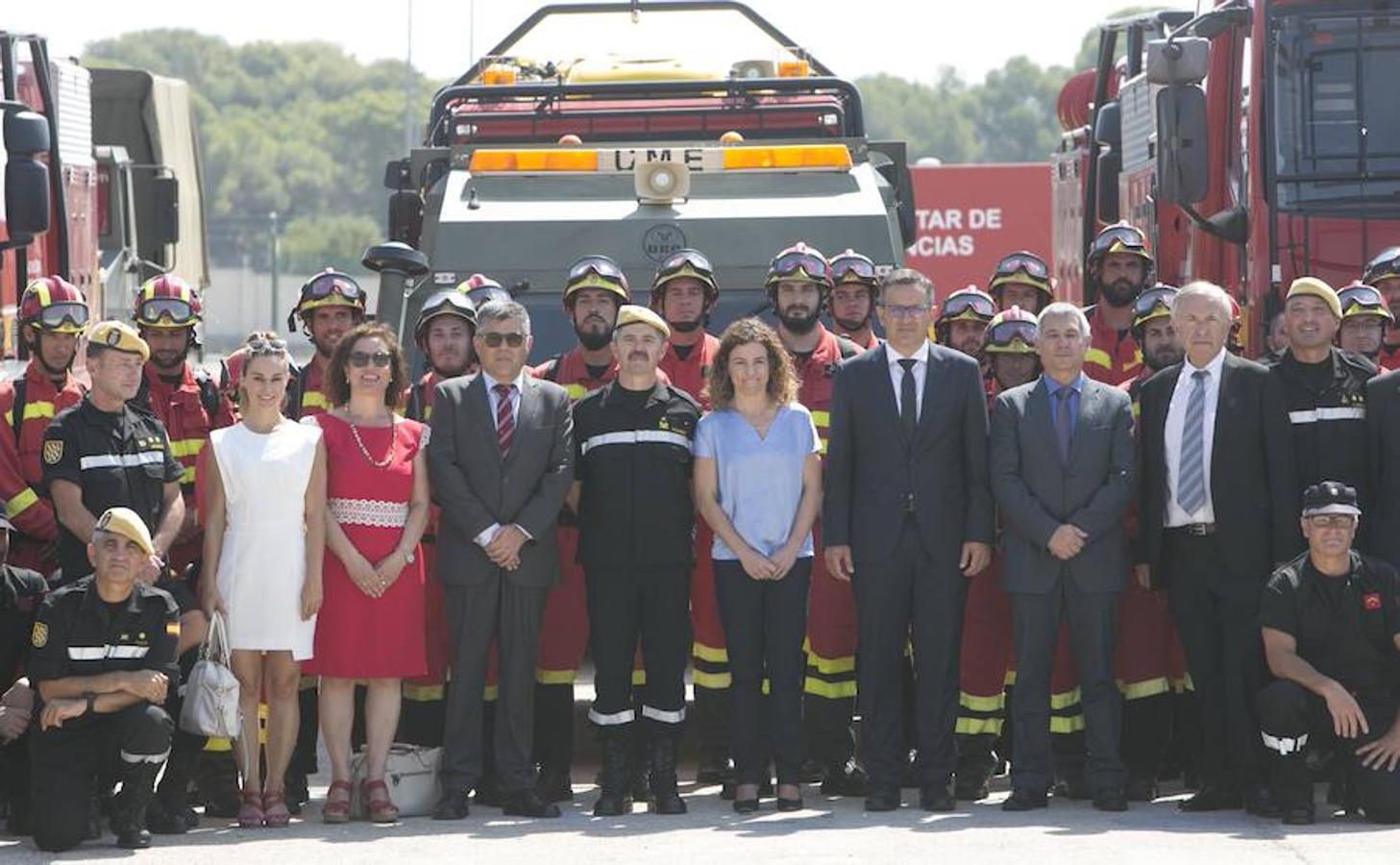 El delegado del gobierno en la Comunitat, Juan Carlos Fulgencio, junto a Rosario Sánchez y Diego Conesa, delegados de Islas Baleares y Murcia respectivamente han visitado las instalaciones de la UME en Bétera. La visita ha concluido con una explicación de cada intervención militar mientras los efectivos realizaban simulacros de las diferentes situaciones. La primera parada simula un incendio forestal y los mecanismos que utilizan para la extinción del fuego. El siguiente, a cargo de la Unidad de Rescate Urbano en terremotos, ha consistido en liberar a un par de heridos inmóviles, uno por un seísmo y otro por un accidente de metro.