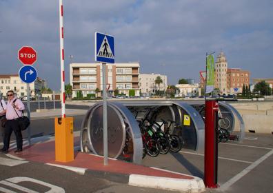 Imagen secundaria 1 - El Ayuntamiento de Valencia pone en marcha un proyecto piloto de alquiler de bicis eléctricas