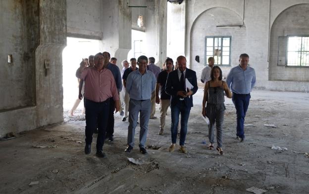 Visita a las obras de derribo de algunas zonas de la antigua fábriva Revert. 