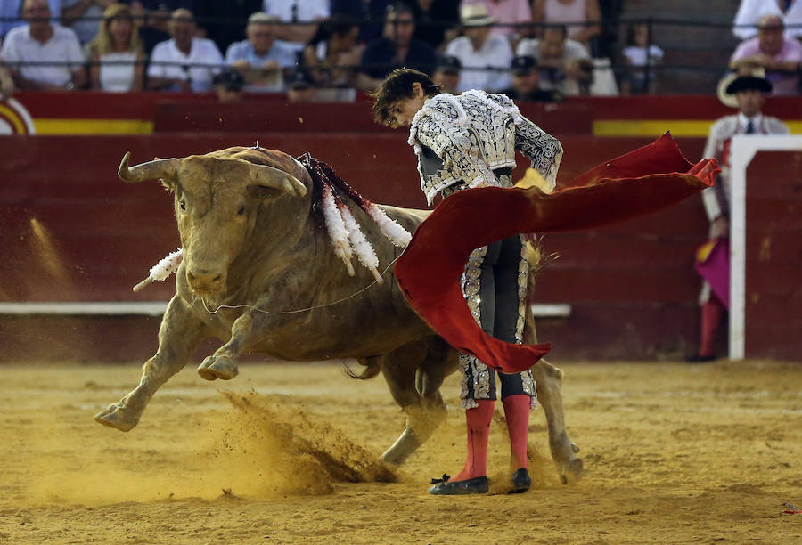 Roca Rey corta dos orejas y sale por la puerta grande de Valencia; El cartel lo completaban Josemari Manzanares y Sebastián Castella con astados de Núñez del Cuvillo