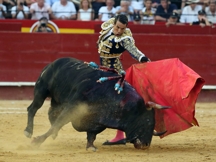 Roca Rey corta dos orejas y sale por la puerta grande de Valencia; El cartel lo completaban Josemari Manzanares y Sebastián Castella con astados de Núñez del Cuvillo