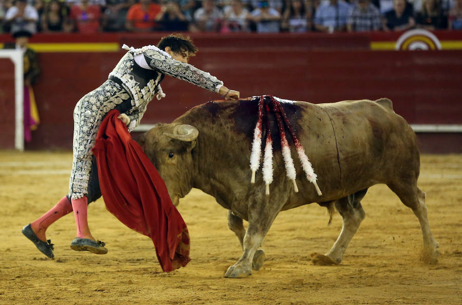 Roca Rey corta dos orejas y sale por la puerta grande de Valencia; El cartel lo completaban Josemari Manzanares y Sebastián Castella con astados de Núñez del Cuvillo