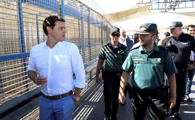 Albert Rivera, hoy en la valla fronteriza de Ceuta.