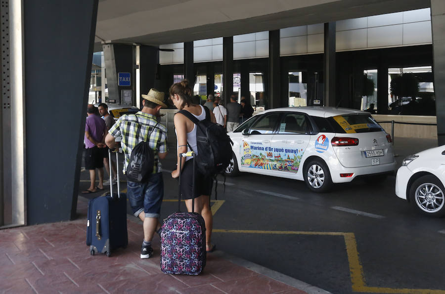 Fotos: Huelga de taxistas en Valencia - martes 31 de julio