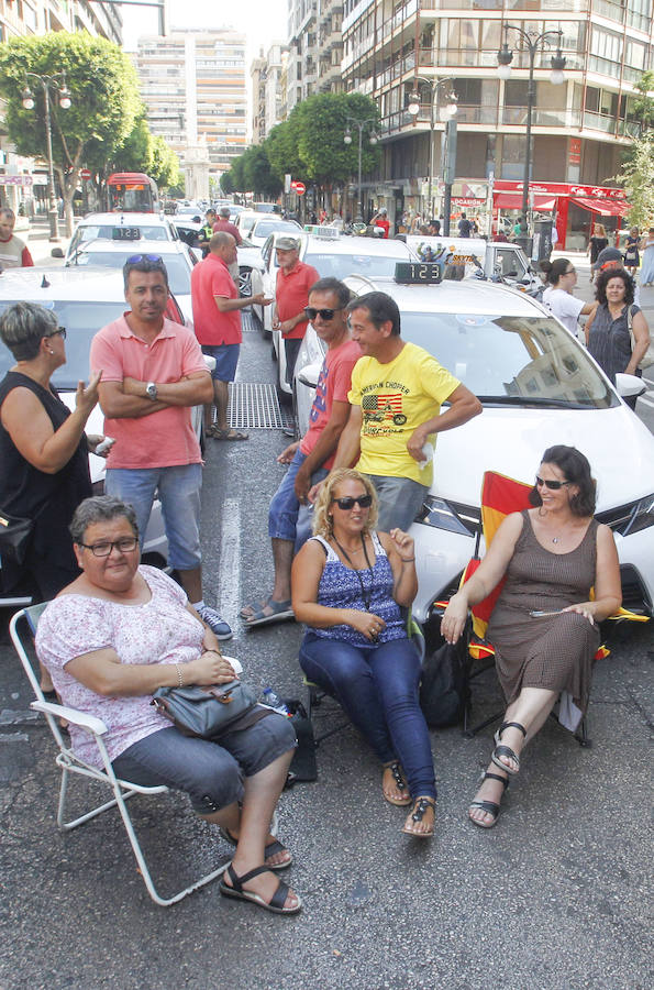 Fotos: Huelga de taxistas en Valencia - martes 31 de julio