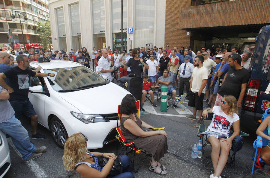 Fotos: Huelga de taxistas en Valencia - martes 31 de julio