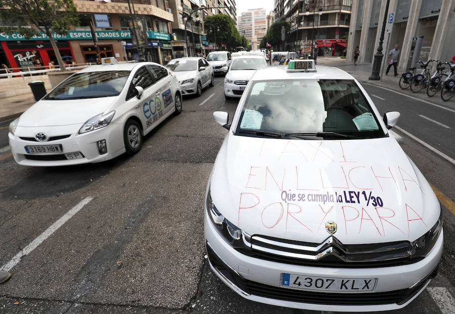 Fotos: Huelga de los taxistas en Valencia - 1 de agosto