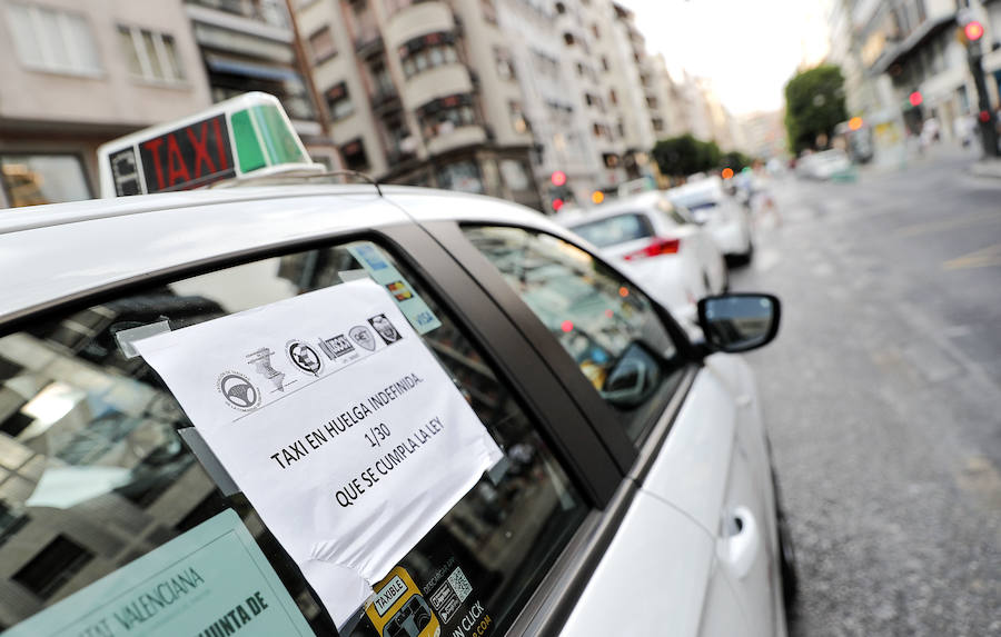 Fotos: Huelga de los taxistas en Valencia - 1 de agosto