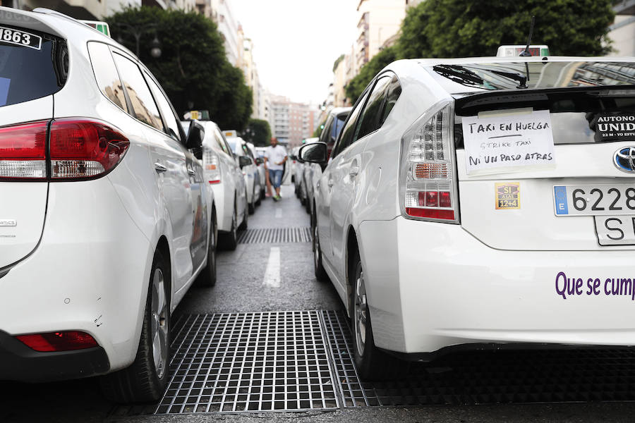 Fotos: Huelga de los taxistas en Valencia - 1 de agosto