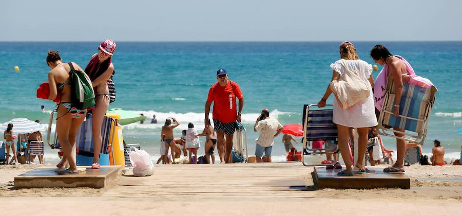 La ola está provocada por un potente anticiclón durante los meses de junio y julio, que ha dejado temperaturas altas en el centro y norte de Europa con tiempo seco inusual para esas regiones.