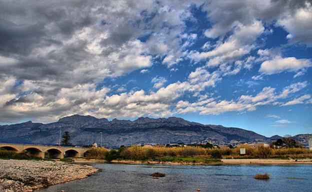 Vista del entorno del río Algar a su paso por Altea.