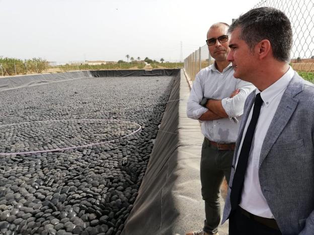 Patentan un sistema para proteger el agua de las balsas