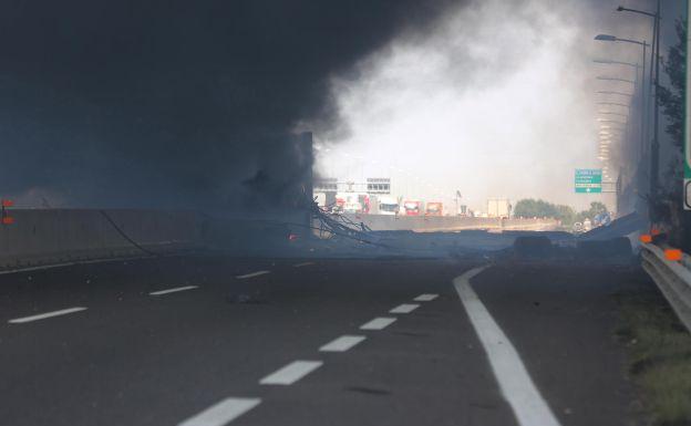 67 heridos tras la explosión de un camión cisterna en Italia