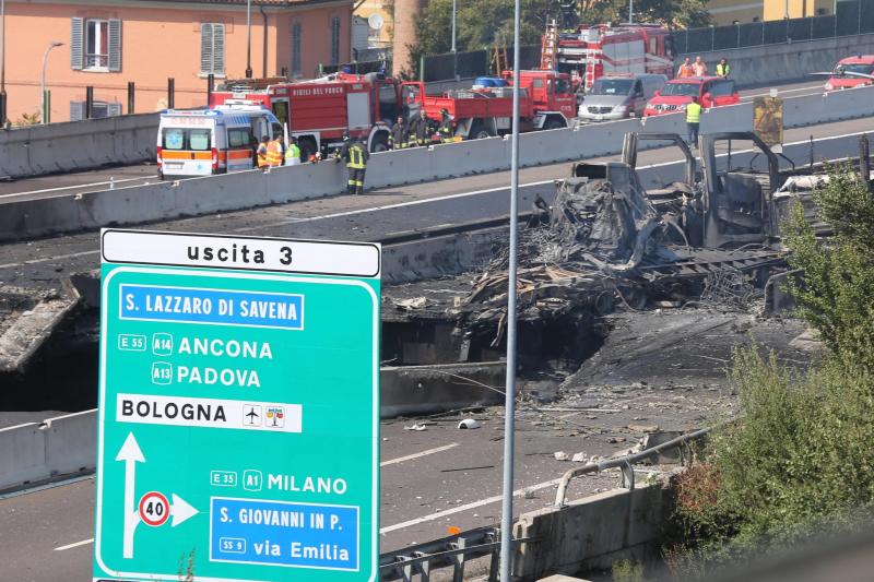 Fotos: La explosión del camión cisterna en Bolonia (Italia), en imágenes