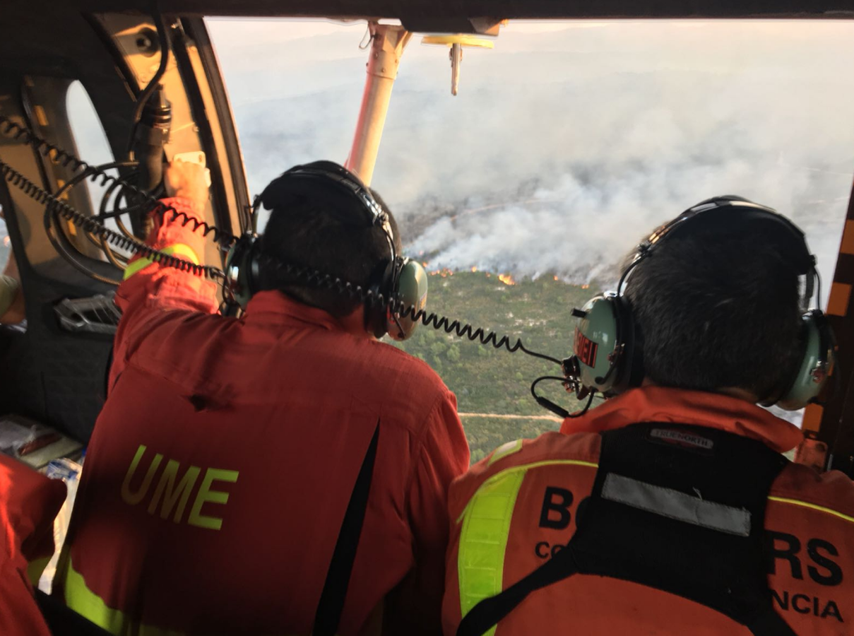 Efectivos en la zona del incendio.