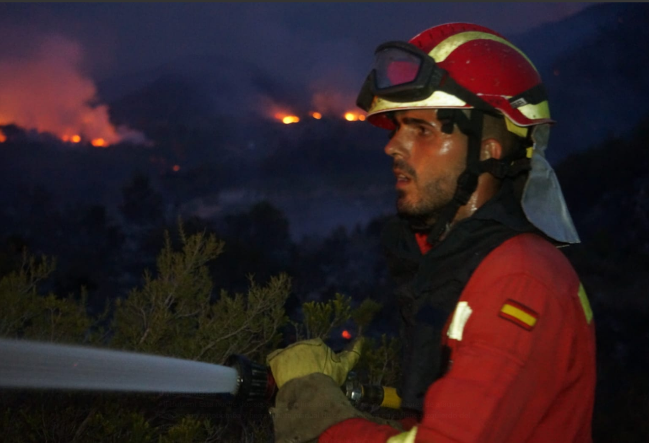 Efectivos en la zona del incendio.