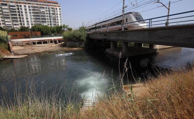 La depuradora de Pinedo vertió al mar aguas negras durante dos horas