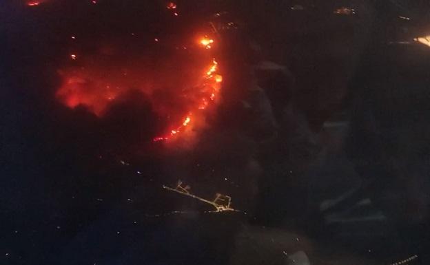 Imagen del fuego desde el avión Madrid-Valencia.