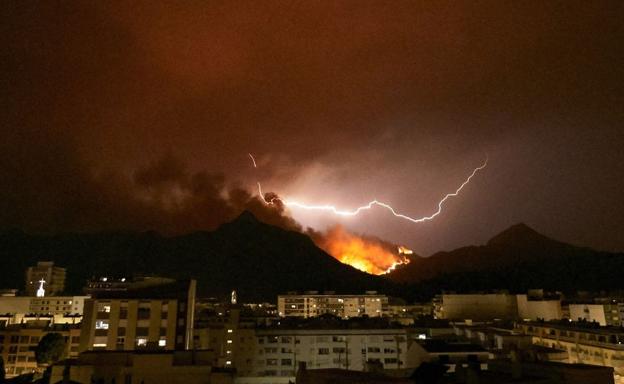 Incendio de Llutxent, visto desde Gandia.