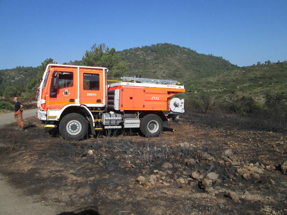 Bomberos durante los trabajos de extinción.