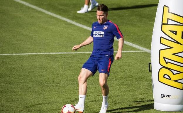 Gameiro, en un entrenamiento con el Atlético. 