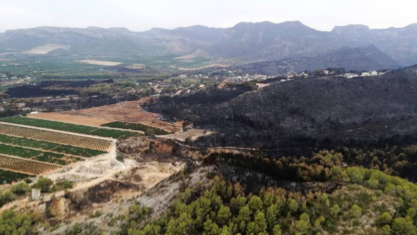 Vista aérea de la zona afectada por el incendio en Llutxent.