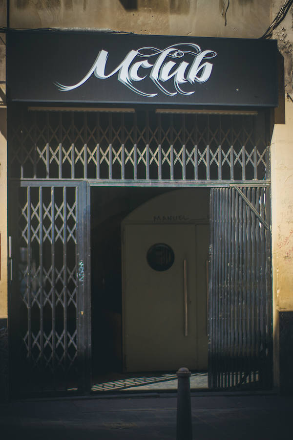 El pasaje de la Sangre, a pesar de estar localizado en el centro de Valencia, no luce tampoco como una atractiva galería comercial. 