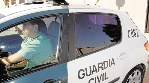 Patrulla de la Guardia Civil en la comarca de la Ribera. 