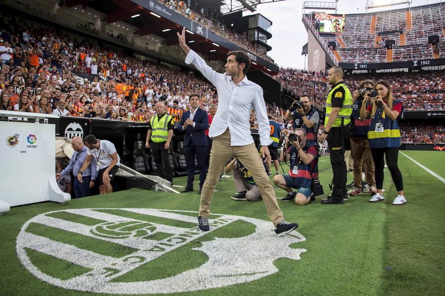 Estas son las mejores imágenes de la presentación del equipo en Mestalla y del Trofeo Naranja