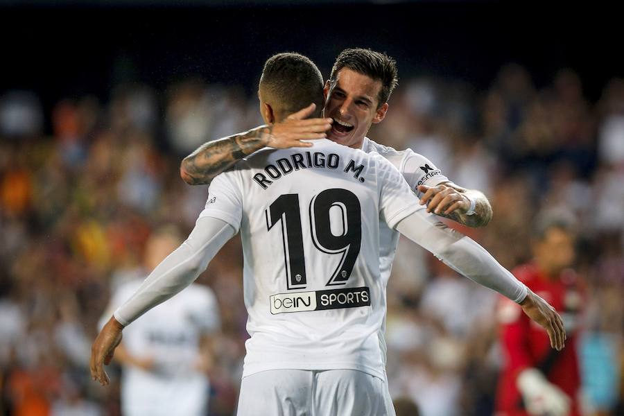 Estas son las mejores imágenes de la presentación del equipo en Mestalla y del Trofeo Naranja