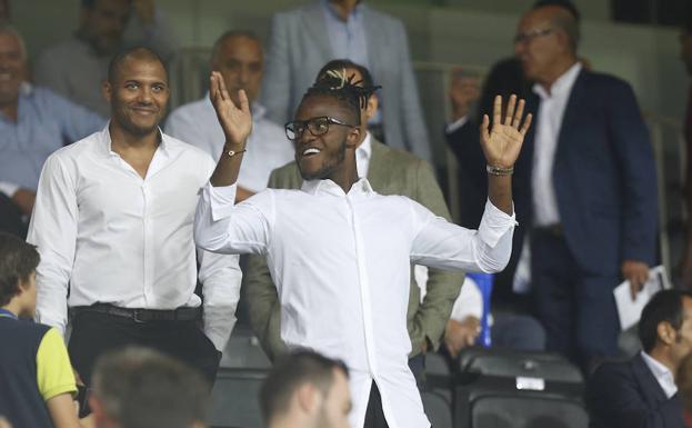 Batshuayi en el palco del Valencia CF.