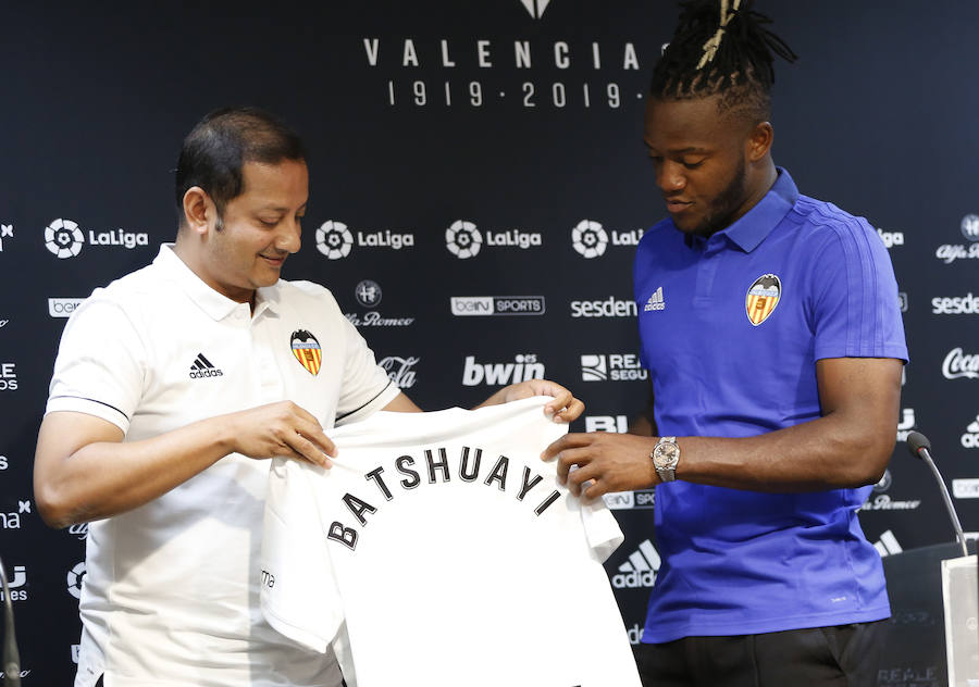 Fotos: Presentación de Batshuayi como nuevo jugador del Valencia CF