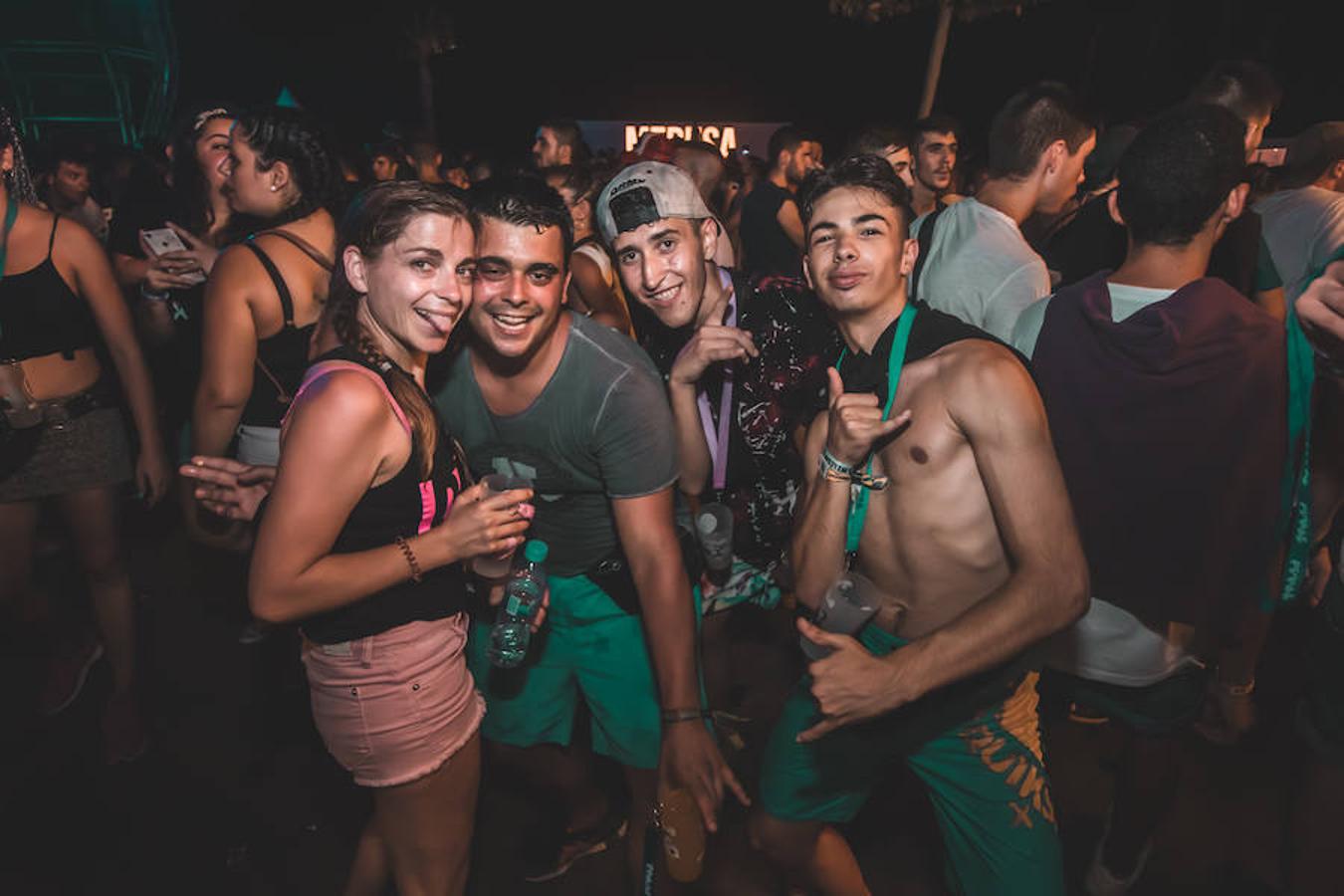 Fotos: Fiesta y música en el Medusa de Cullera