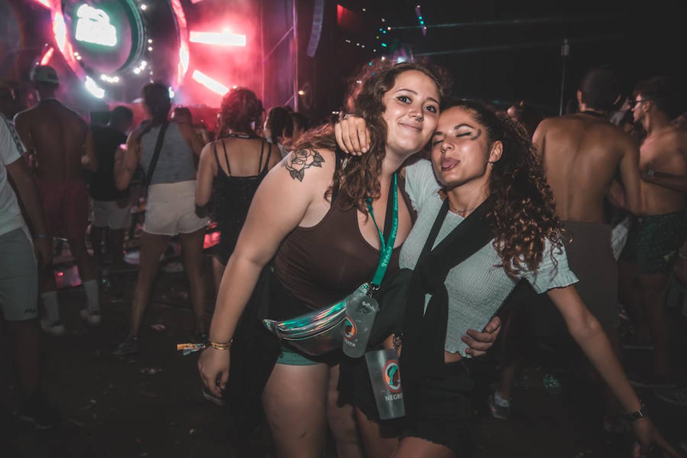 Fotos: Fiesta y música en el Medusa de Cullera