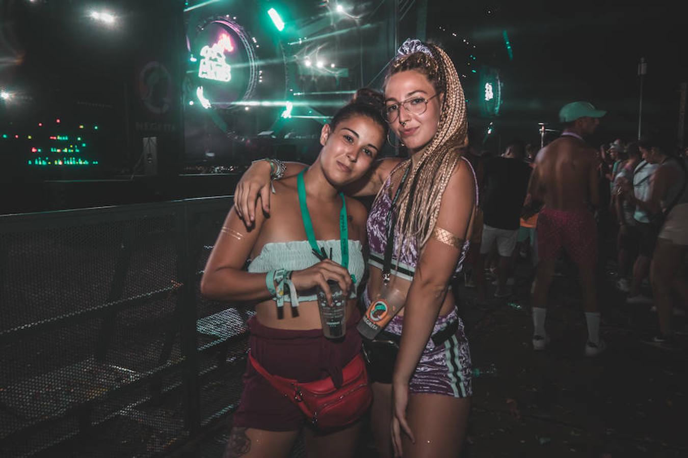 Fotos: Fiesta y música en el Medusa de Cullera