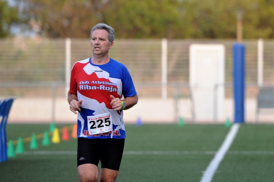 Más de 200 corredores completaron los 4,8 kilómetros del recorrido. Pablo González y Carolina Fauli resultaron vencedores sobre la meta situada en el campo de fútbol municipal de San Antonio de Benagéber.