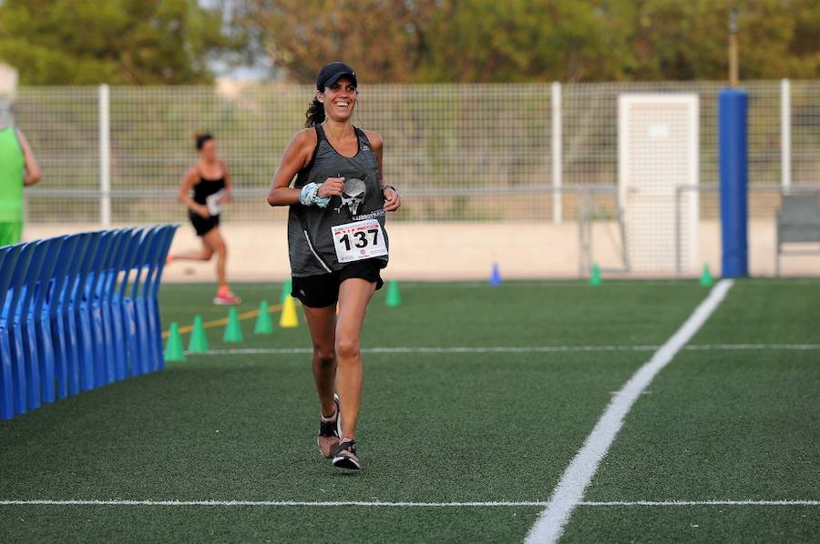 Más de 200 corredores completaron los 4,8 kilómetros del recorrido. Pablo González y Carolina Fauli resultaron vencedores sobre la meta situada en el campo de fútbol municipal de San Antonio de Benagéber.