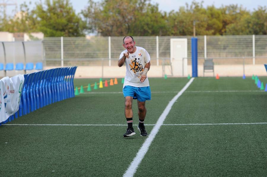 Más de 200 corredores completaron los 4,8 kilómetros del recorrido. Pablo González y Carolina Fauli resultaron vencedores sobre la meta situada en el campo de fútbol municipal de San Antonio de Benagéber.