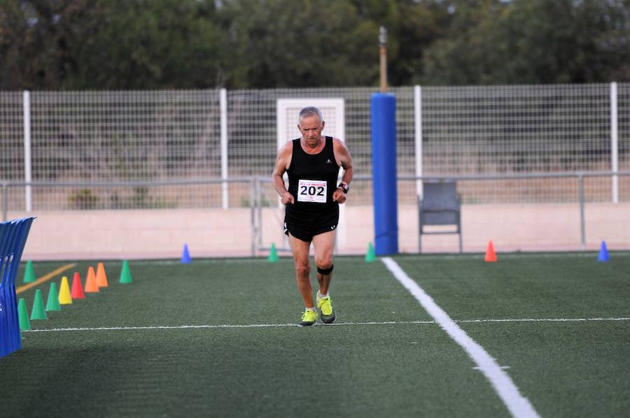 Más de 200 corredores completaron los 4,8 kilómetros del recorrido. Pablo González y Carolina Fauli resultaron vencedores sobre la meta situada en el campo de fútbol municipal de San Antonio de Benagéber.