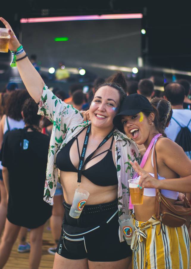 Fotos: Fiesta y música en el Medusa de Cullera