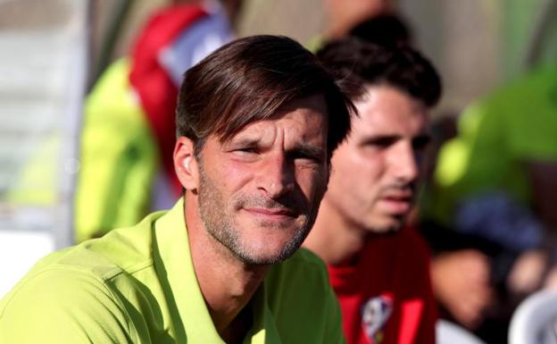 El nuevo entrenador del Huesca, Leo Franco. 