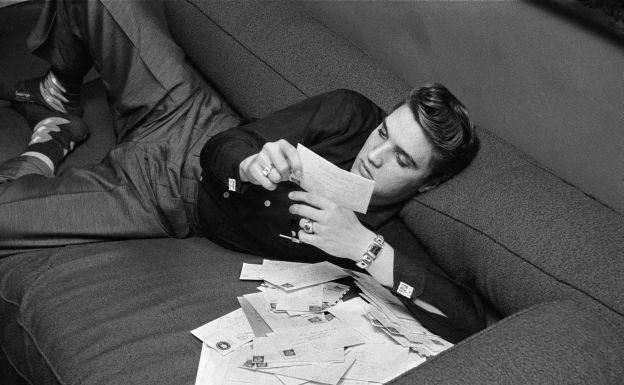 Elvis Presley, músico estadounidense, retratado por el fotógrafo Alfred Wertheimer.