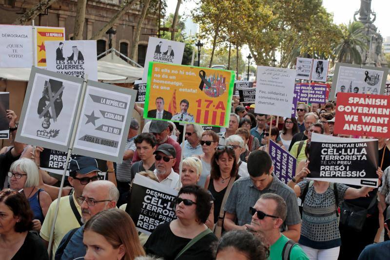 Barcelona recuerda a las víctimas de los atentados de Las Ramblas y Cambrils un año después.