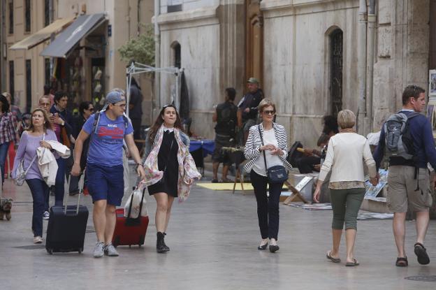 Turistas en el centro de Valencia. 