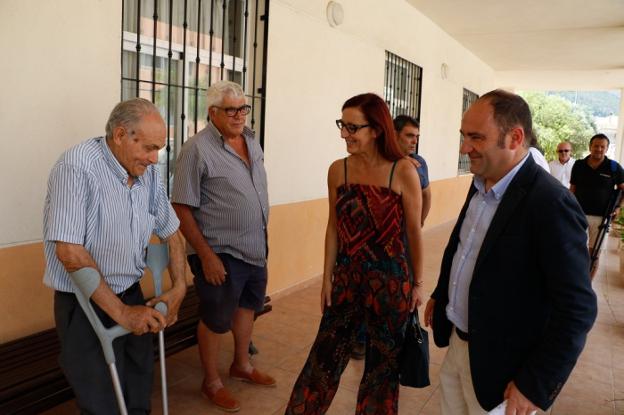 Visita de la vicepresidenta de la Diputación a la residencia de Sueca. 