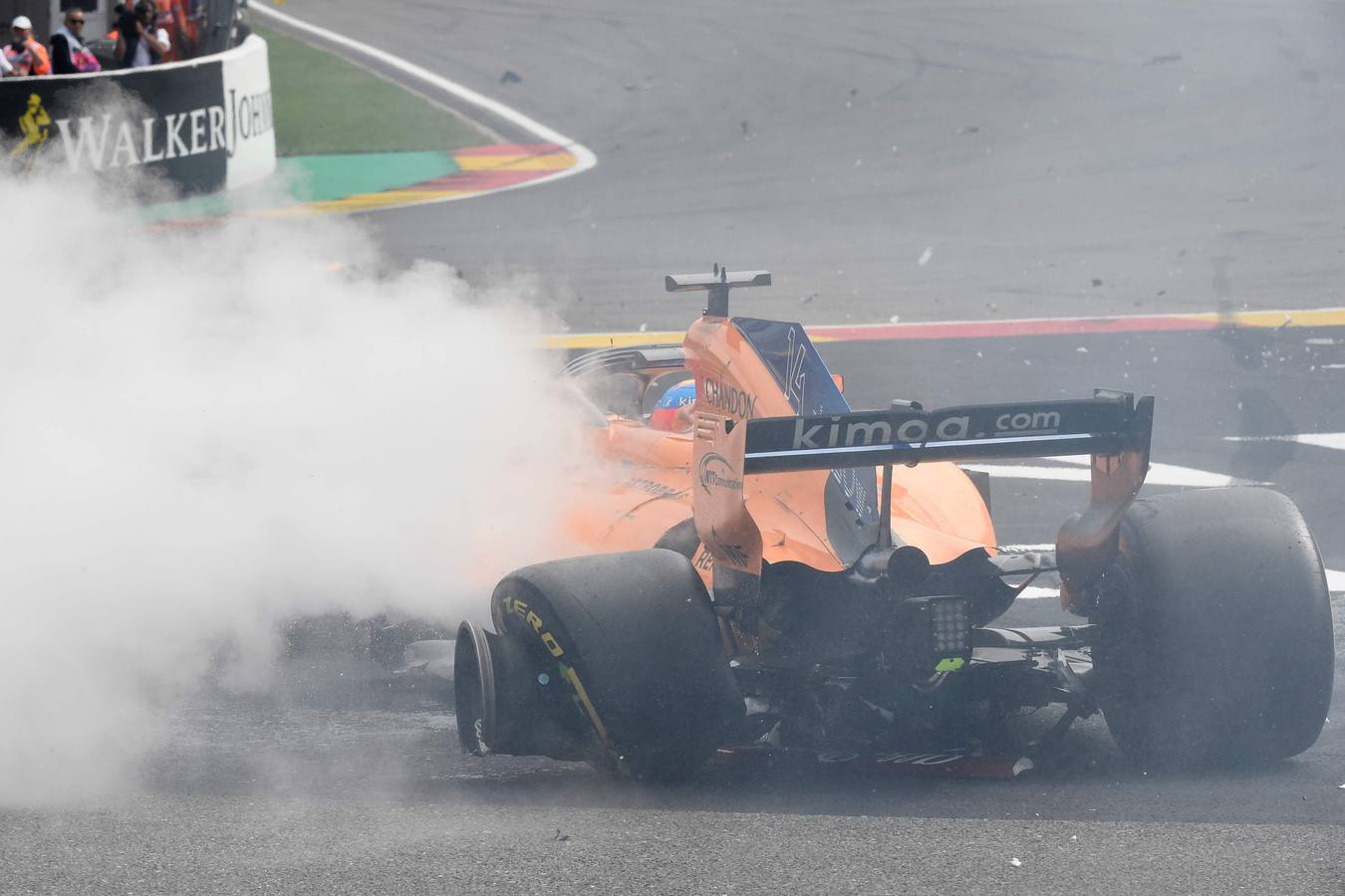 Fotos: Las imágenes del brutal accidente de Fernando Alonso