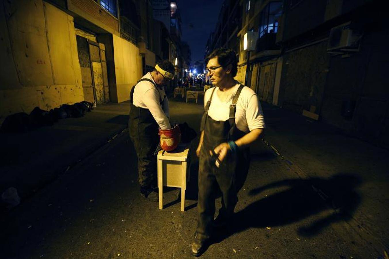 Fotos: La cordà de Paterna abre fuego con el pasacalle de cohetes de lujo